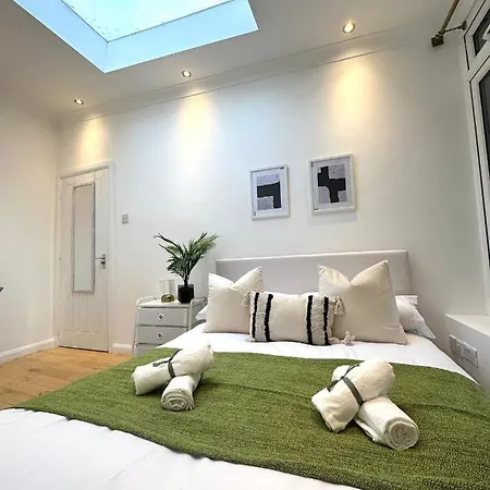 Modern Room In Spacious Home Londres Exterior foto