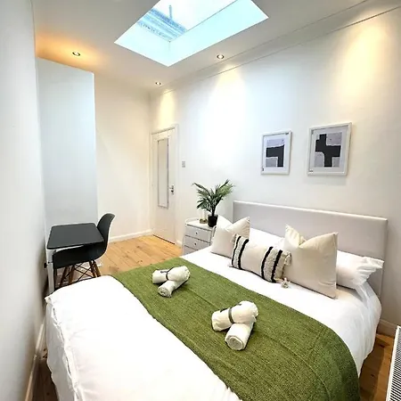 Modern Room In Spacious Home Londres Exterior foto