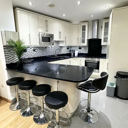 Modern Room In Spacious Home Londres Exterior foto