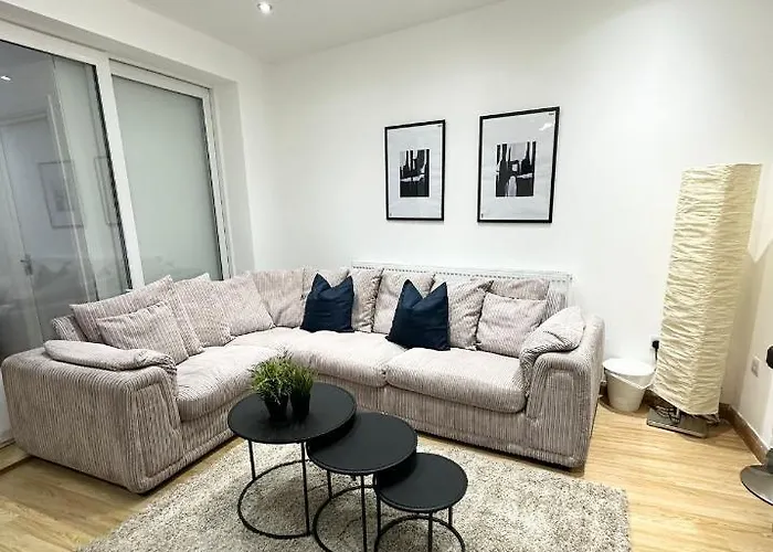 Modern Room In Spacious Home