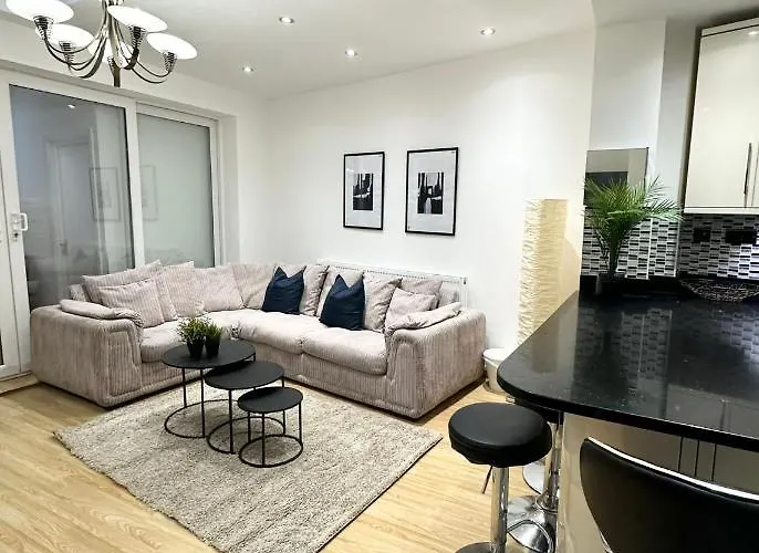 Modern Room In Spacious Home