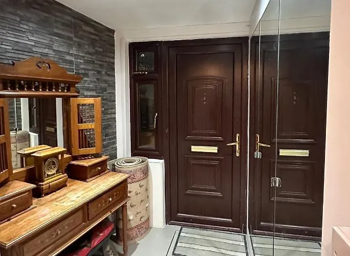 Modern Room In Spacious Home