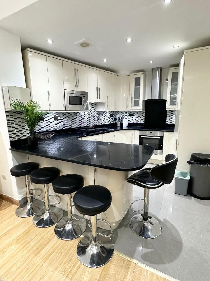 Modern In Spacious Лондон